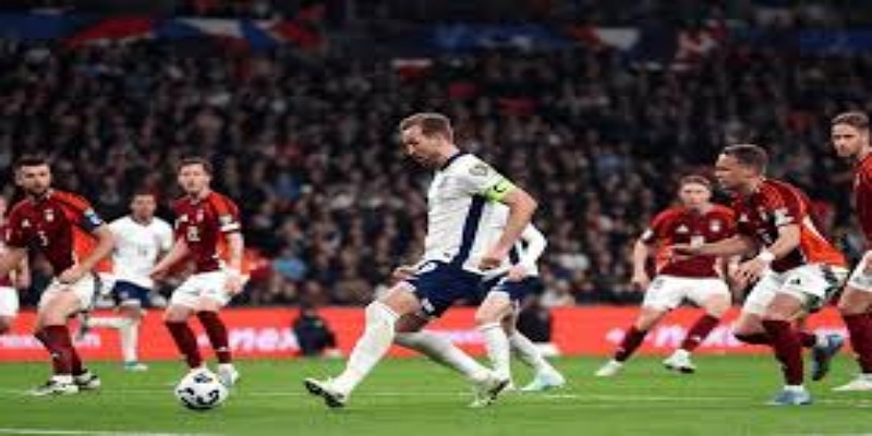 战术调整—穆帅的轮换策略显威- FB体育