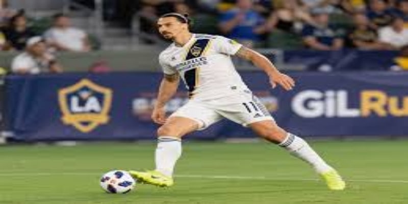 右后卫盛宴—四选一的战术博弈-  FB体育