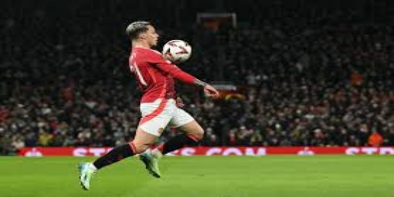 安东尼在曼联的历程回顾 - FB体育