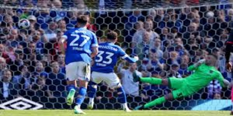 战术解析—McKenna的4-2-3-1高位逼抢体系-FB体育